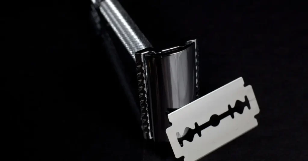 Double edge razor functional for a better shave